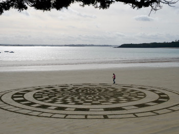 Œuvre contemporaine nommée « mandala, beach art », Réalisée par LJDS