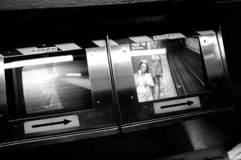 Œuvre contemporaine nommée « Subway screens », Réalisée par HERVE PEZZINI