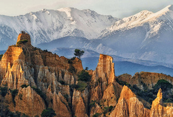 Œuvre contemporaine nommée « Orgues et Canigou », Réalisée par FANFAN FOTO