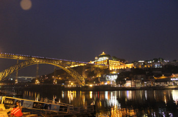 Œuvre contemporaine nommée « porto by night », Réalisée par FREDERIC SAURON