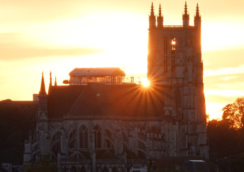 Œuvre contemporaine nommée « Coucher du soleil derrière la cathédrale de Meaux », Réalisée par PATRICK CASAERT