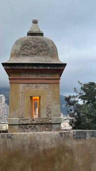 Œuvre contemporaine nommée « Tourelle à Monaco », Réalisée par FRANçOISE MIRAY