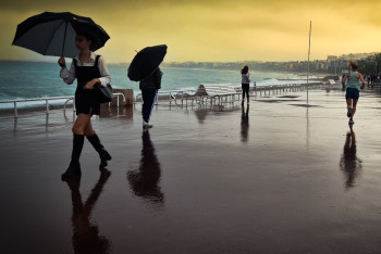 Œuvre contemporaine nommée « Jour de pluie sur la promenade des anglais NIce », Réalisée par ALEX ANDRINE