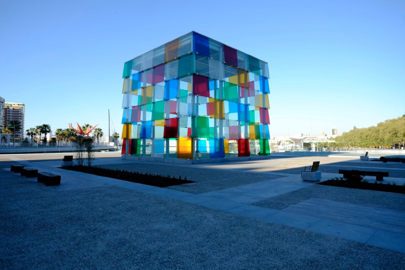 Incubé de Daniel Buren au Centre Pompidou de Malaga